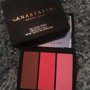 Anastasia Blush Trio